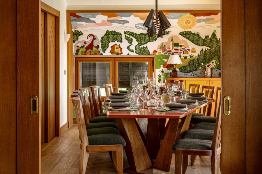 chalet-sabrina-diningroom-artwork-modern-stylish-elegant-artdeco-design-luxury-rental-retreat-megeve