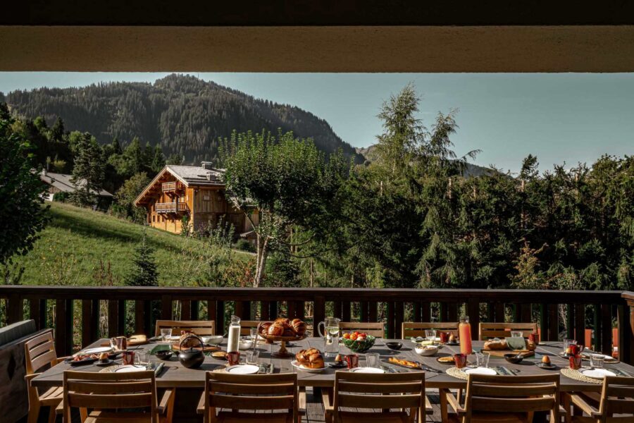 chalet-sabrina-exterior-terrace-outdoor-dining-scenic-mountain-views-luxury-rental-retreat-megeve