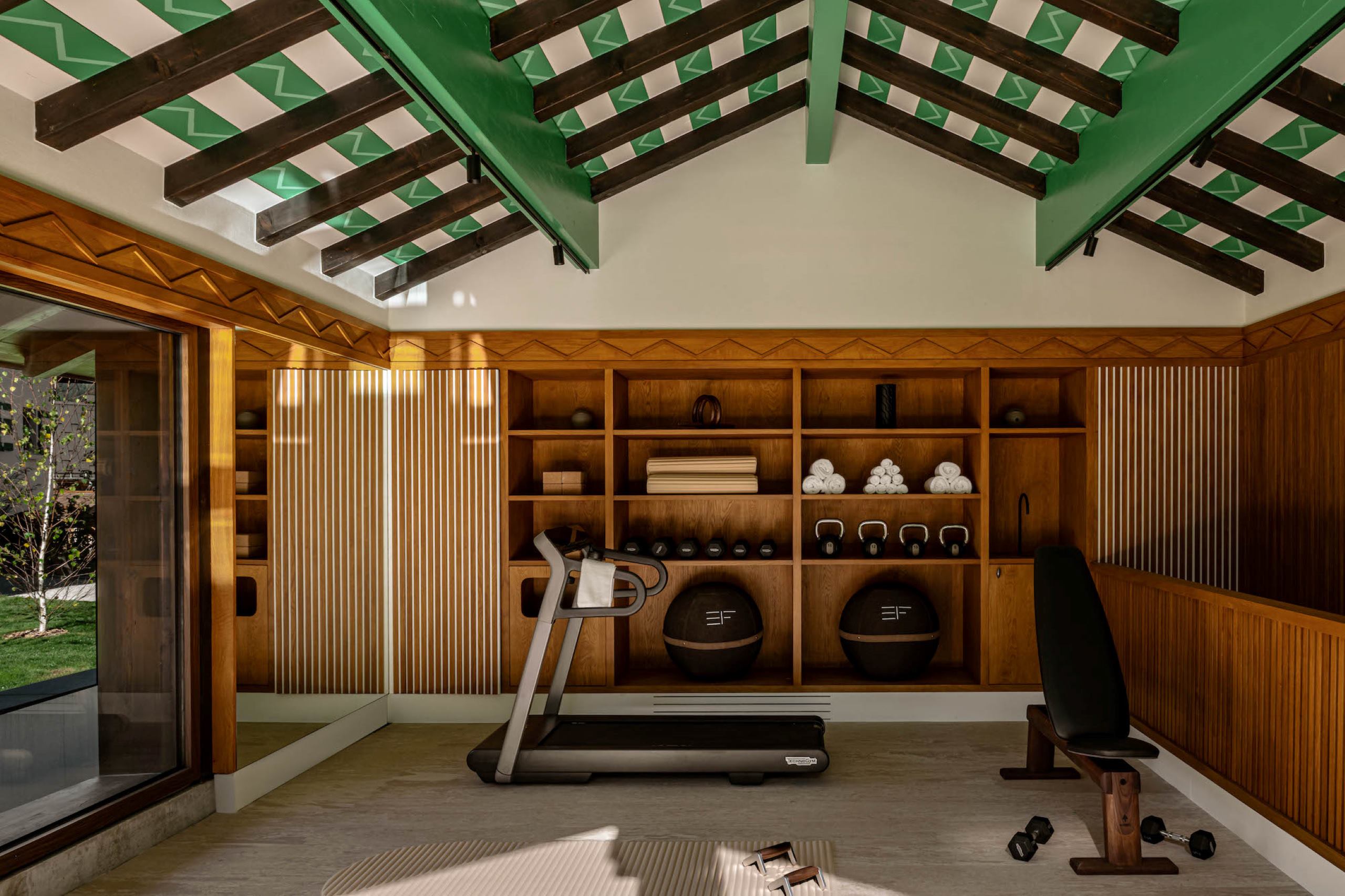chalet-sabrina-gym-workout-fitnesssuite-treadmill-luxury-wellness-rental-retreat-megeve