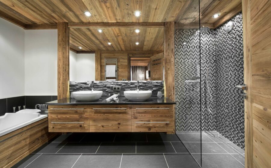 chalet-samara-bathroom-double-sink-bathtub-walk-in-shower-sleek-modern-design-luxury-courchevel1550