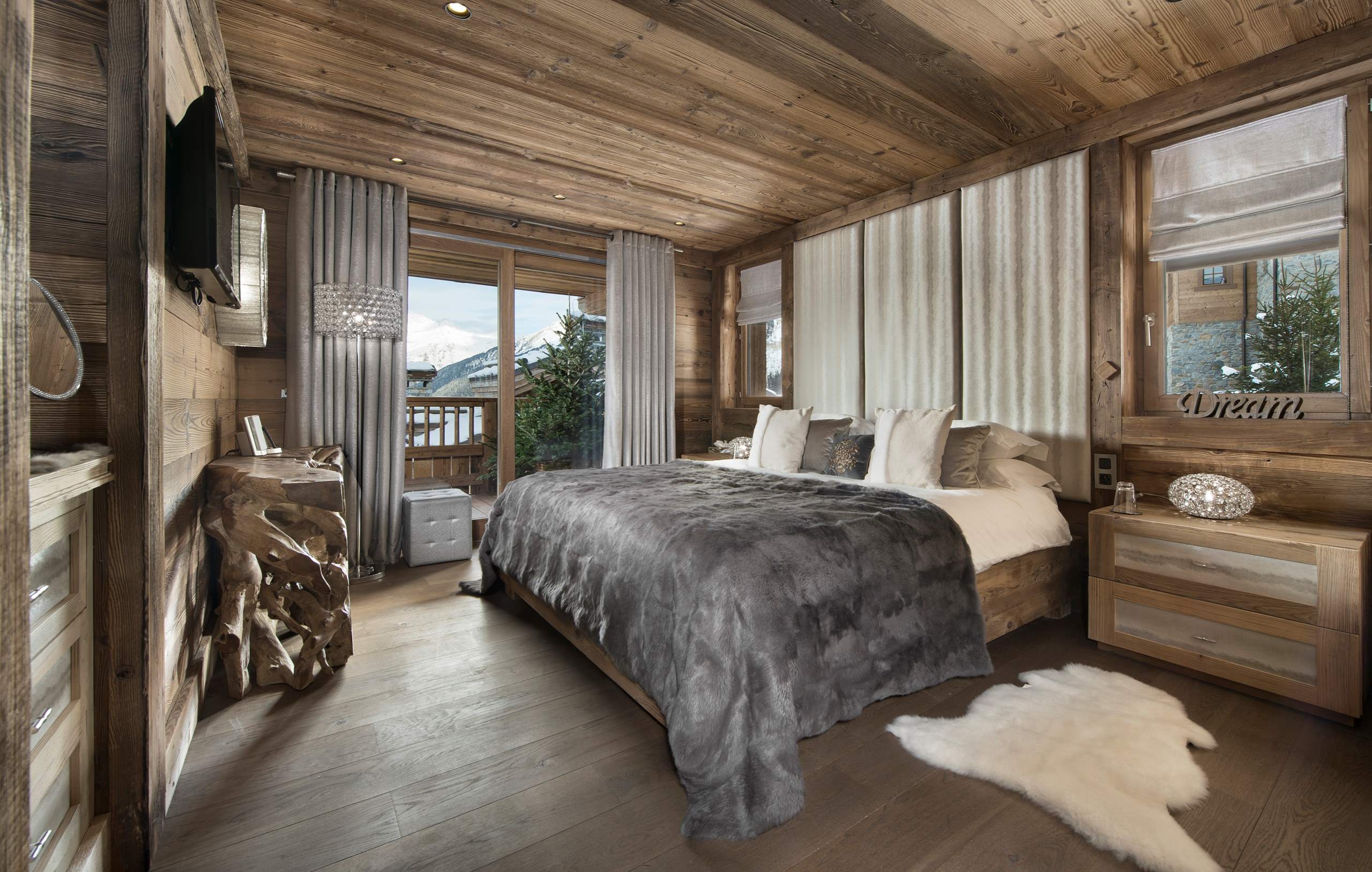chalet-samara-bedroom-mountain-views-elegant-alpine-interior-balcony-tv-luxury-courchevel1550