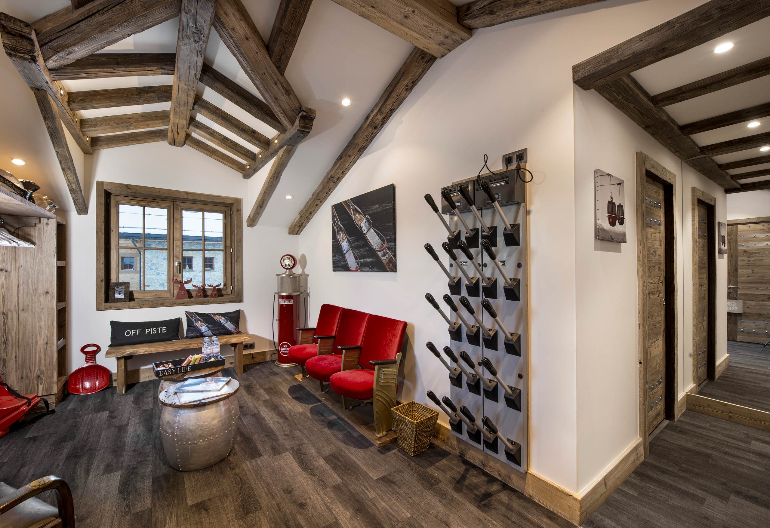chalet-samara-boot-room-skiroom-luxury-alpine-interior-courchevel1550