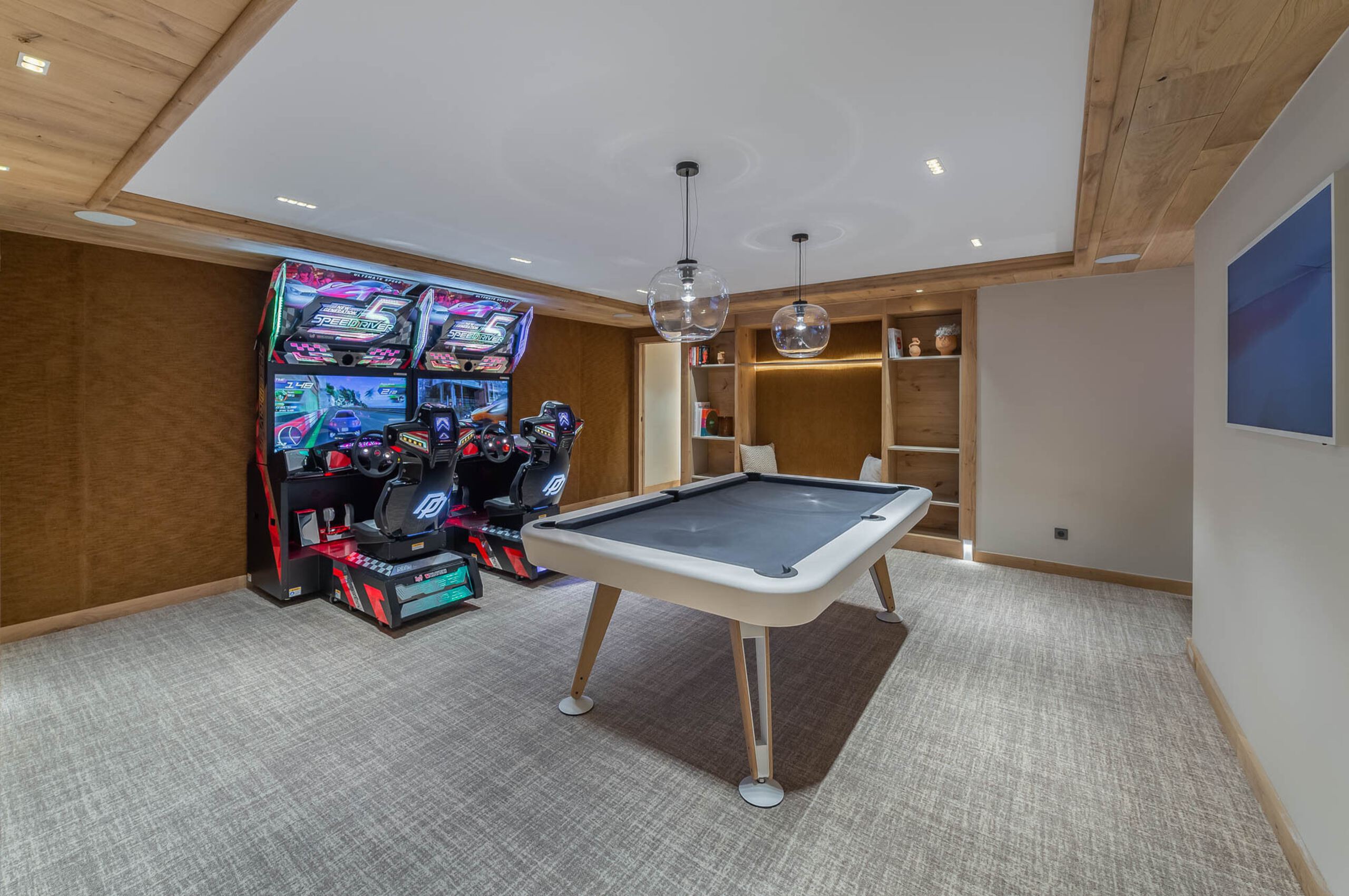 chalet-wintrelle-arcade-room-gamesroom-family-kidsroom-hosting-snooker-luxury-courchevel1550