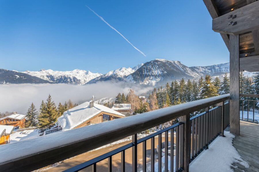chalet-wintrelle-balcony-exterior-mountain-view-stunning-scenery-luxury-rental-retreat-courchevel1550