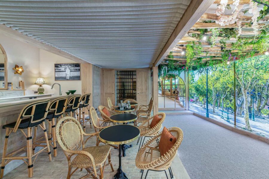 chalet-wintrelle-bar-seatingarea-luxury-bespoke-interior-design-modern-elegant-courchevel1550