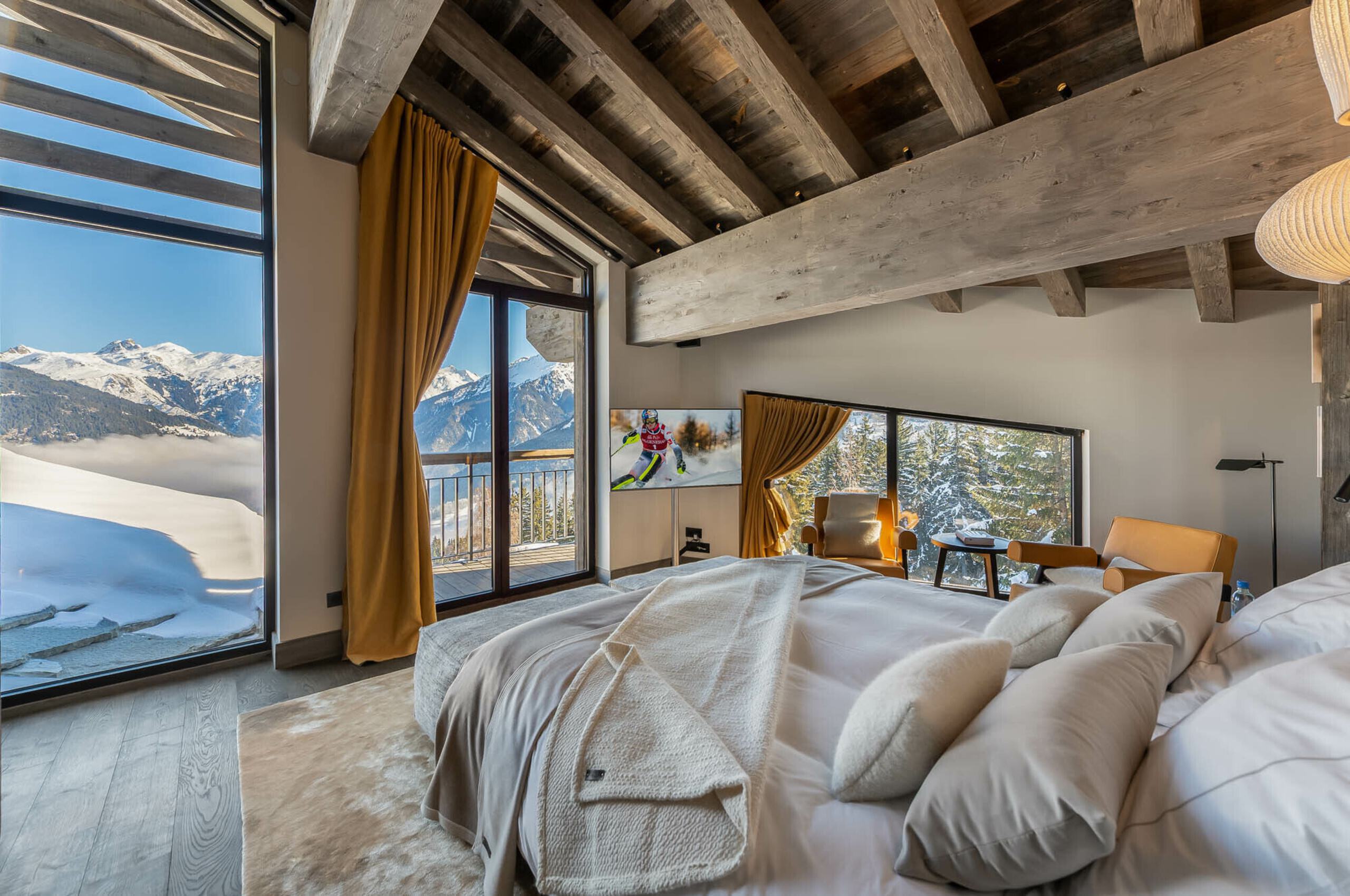 chalet-wintrelle-bedroom-mountainviews-spacious-modern-luxury-alpine-design-courchevel1550