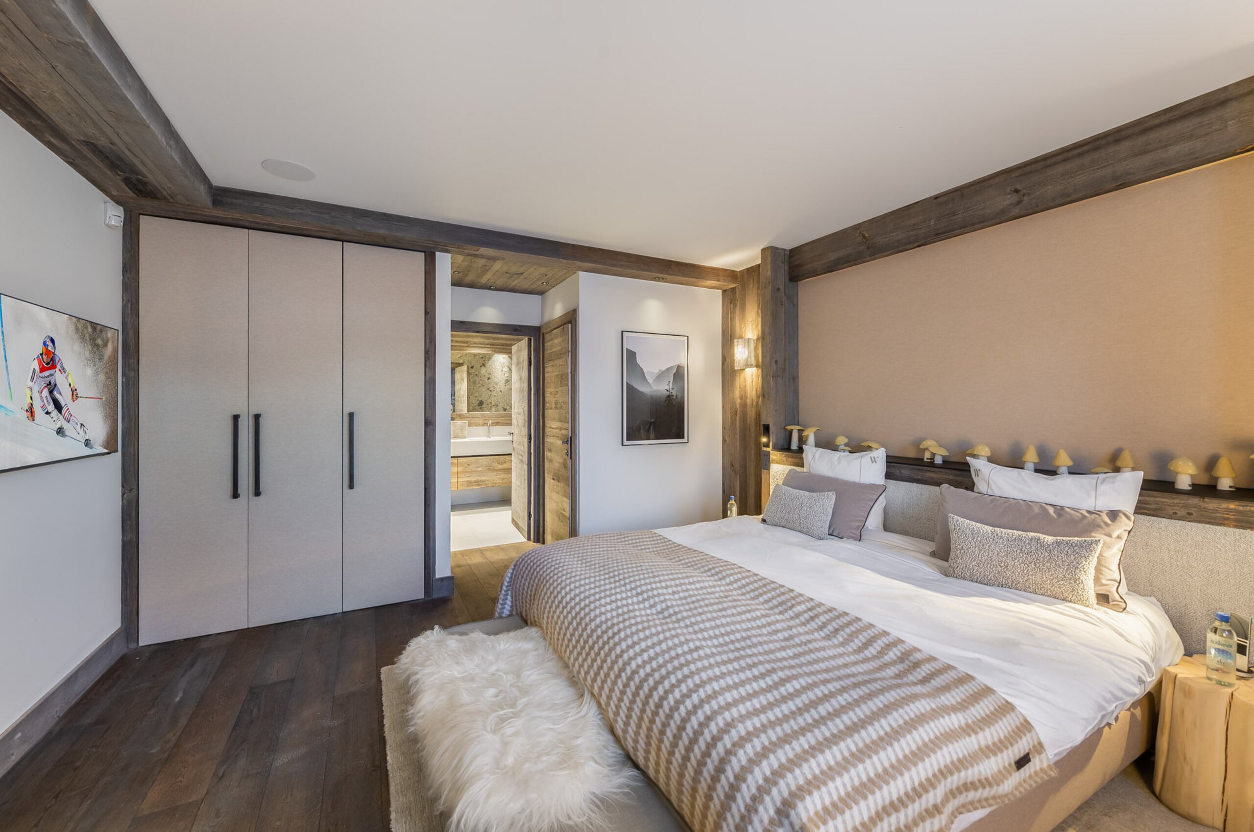 chalet-wintrelle-bedroom-spacious-modern-alpine-interior-luxury-retreat-courchevel1550
