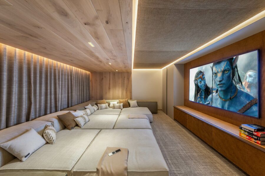 chalet-wintrelle-cinemaroom-film-hosting-elegant-modern-design-luxury-alpine-retreat-courchevel1550