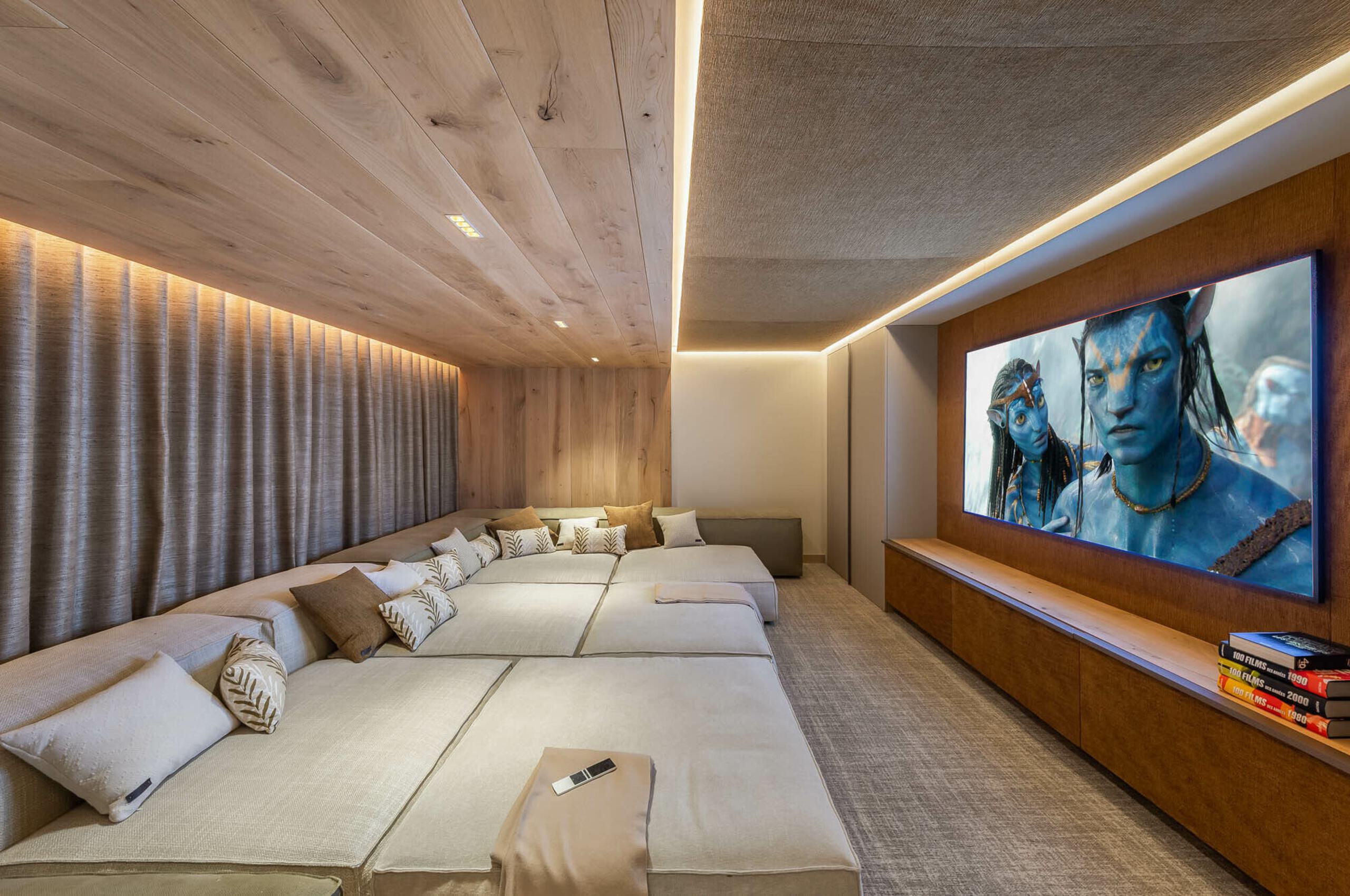 chalet-wintrelle-cinemaroom-film-hosting-elegant-modern-design-luxury-alpine-retreat-courchevel1550