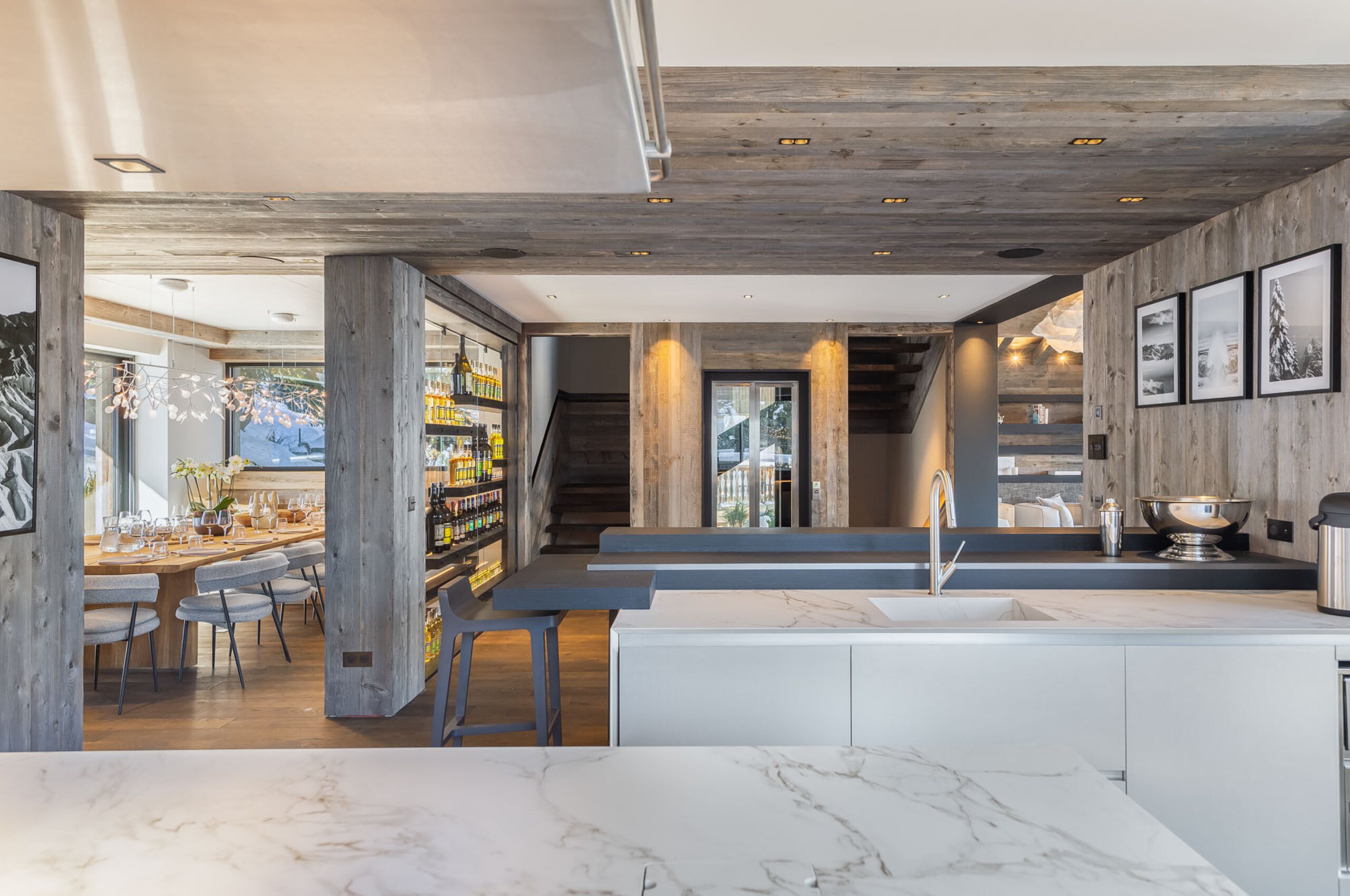chalet-wintrelle-kitchen-openplan-diningroom-modern-bright-spacious-alpine-luxury-design-courchevel1550
