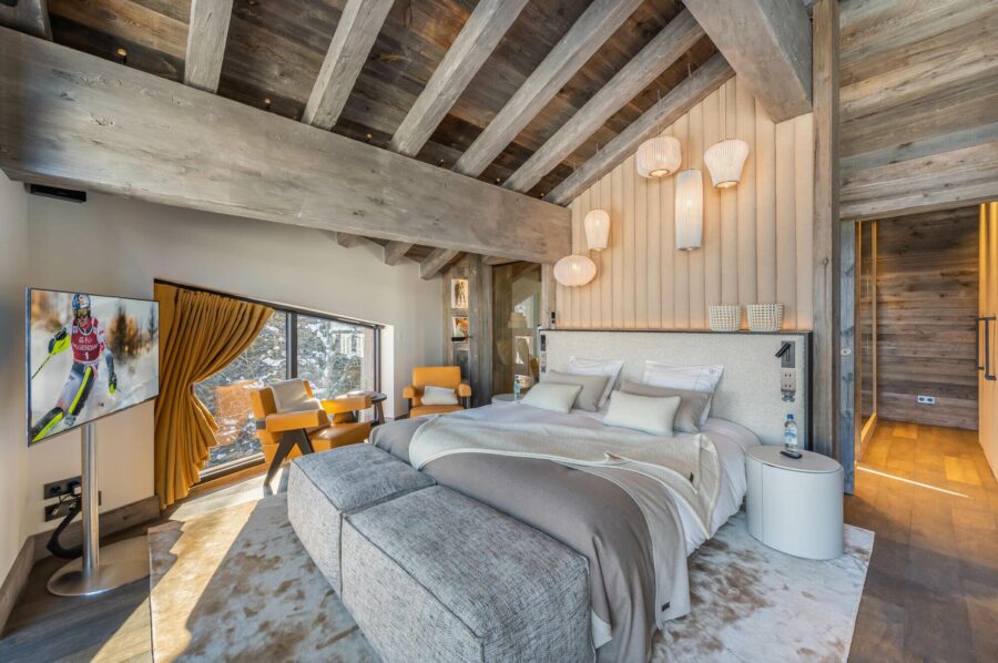 chalet-wintrelle-master-suite-large-elegant-stylish-unqiue-luxury-alpine-interiors-courchevel1550