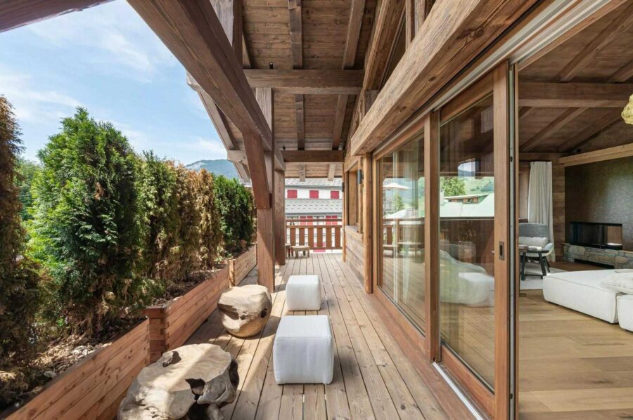 chalet-wynn-balcony-scenic-alpine-views-luxury-megeve