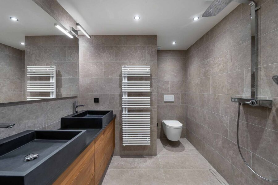 chalet-wynn-bathroom-doublesink-modern-sleek-interior-luxury-megeve