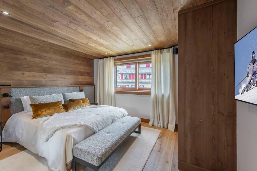 chalet-wynn-bedroom-tv-modern-alpine-luxury-design-megeve