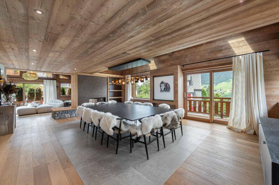 chalet-wynn-diningroom-openplan-scenicviews-fireplace-modern-alpine-luxury-megeve