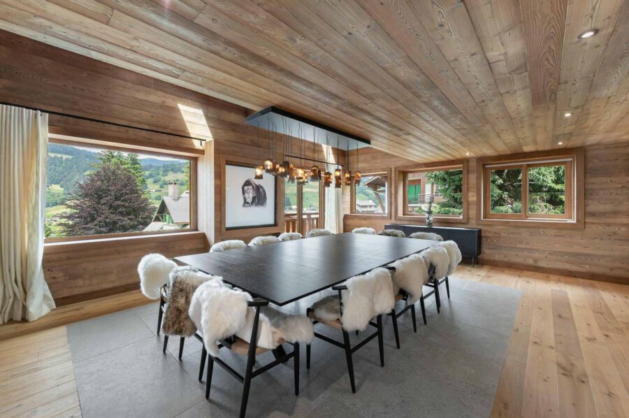 chalet-wynn-diningroom-table-spacious-cosy-modern-unique-alpine-luxury-design-megeve