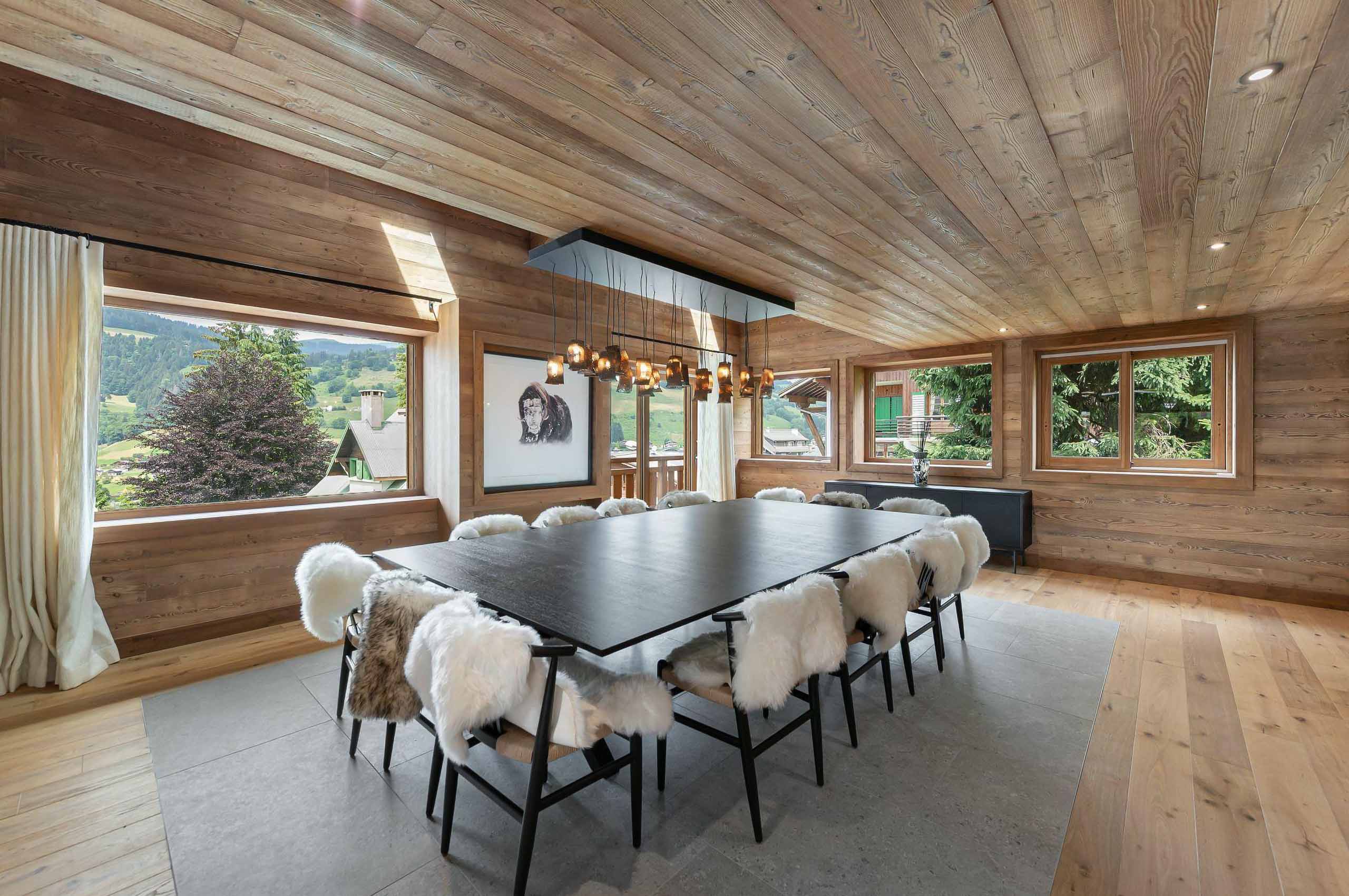 chalet-wynn-diningroom-table-spacious-cosy-modern-unique-alpine-luxury-design-megeve