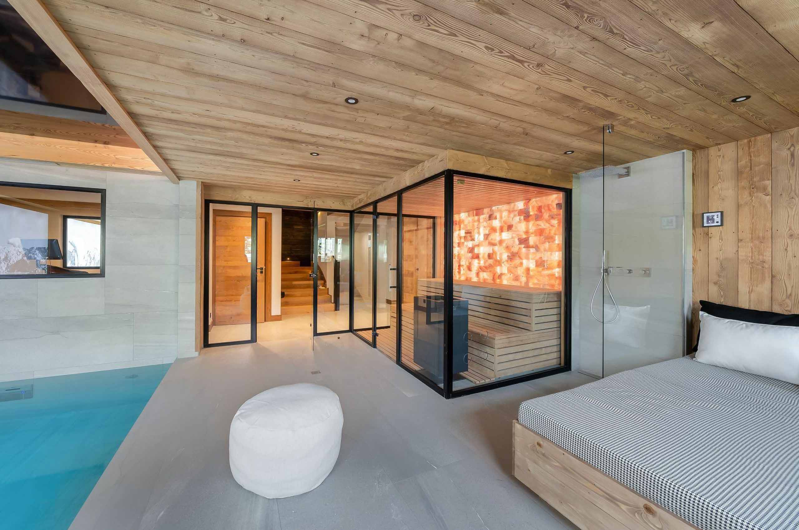 chalet-wynn-indoorpool-spa-sauna-relaxation-wellness-luxury-rental-retreat-megeve