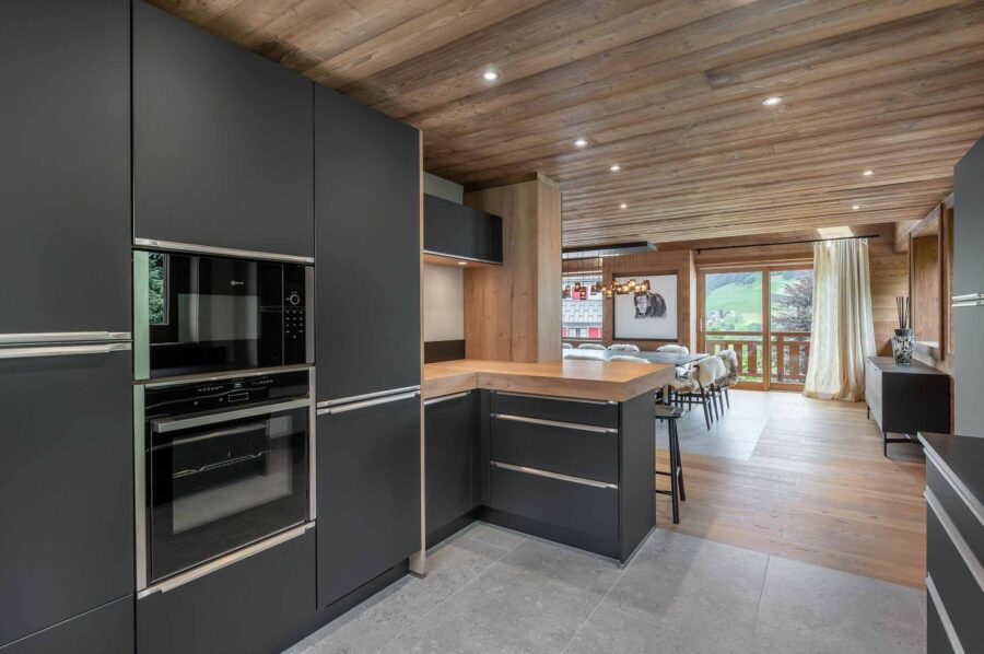 chalet-wynn-kitchen-modern-sleek-elegant-design-openplan-luxury-megeve