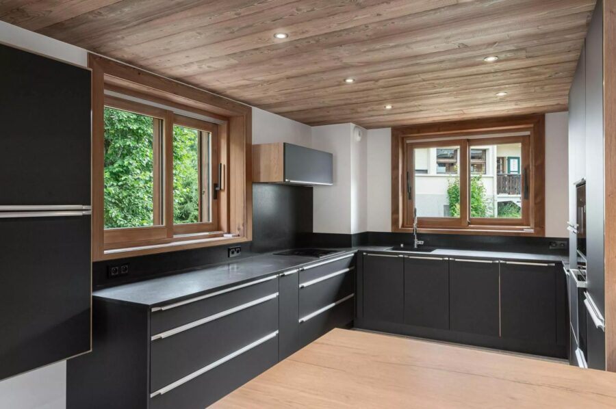 chalet-wynn-kitchen-sleek-modern-design-luxury-megeve