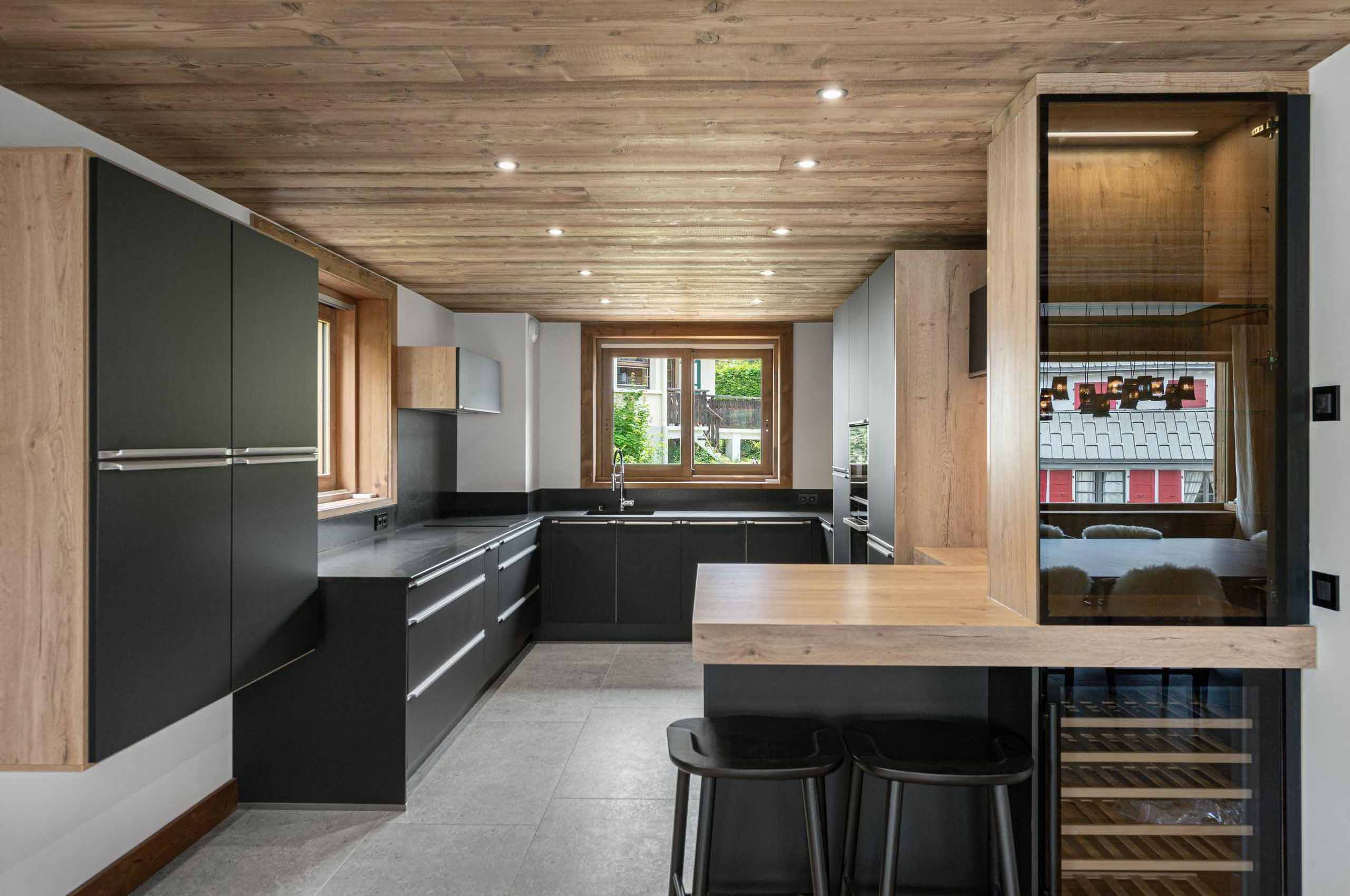 chalet-wynn-kitchen-sleek-modern-full-equipped-luxury-interior-megeve