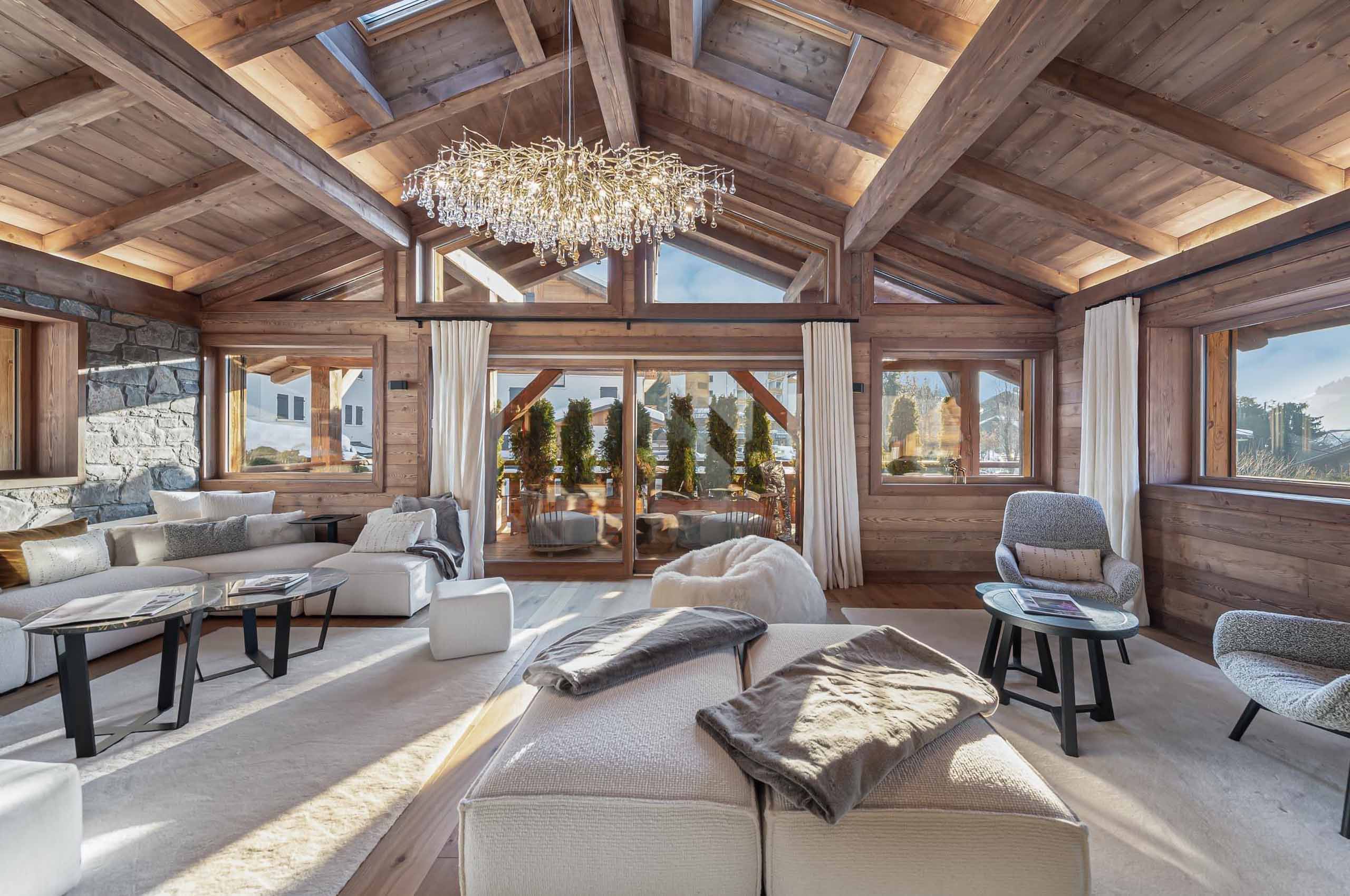 chalet-wynn-mainpage-livingroom-bright-modern-spacious-luxury-elegant-alpine-interior-megeve