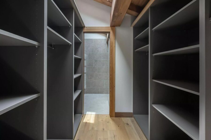 chalet-wynn-wardrobe-dressing-room-luxury-megeve