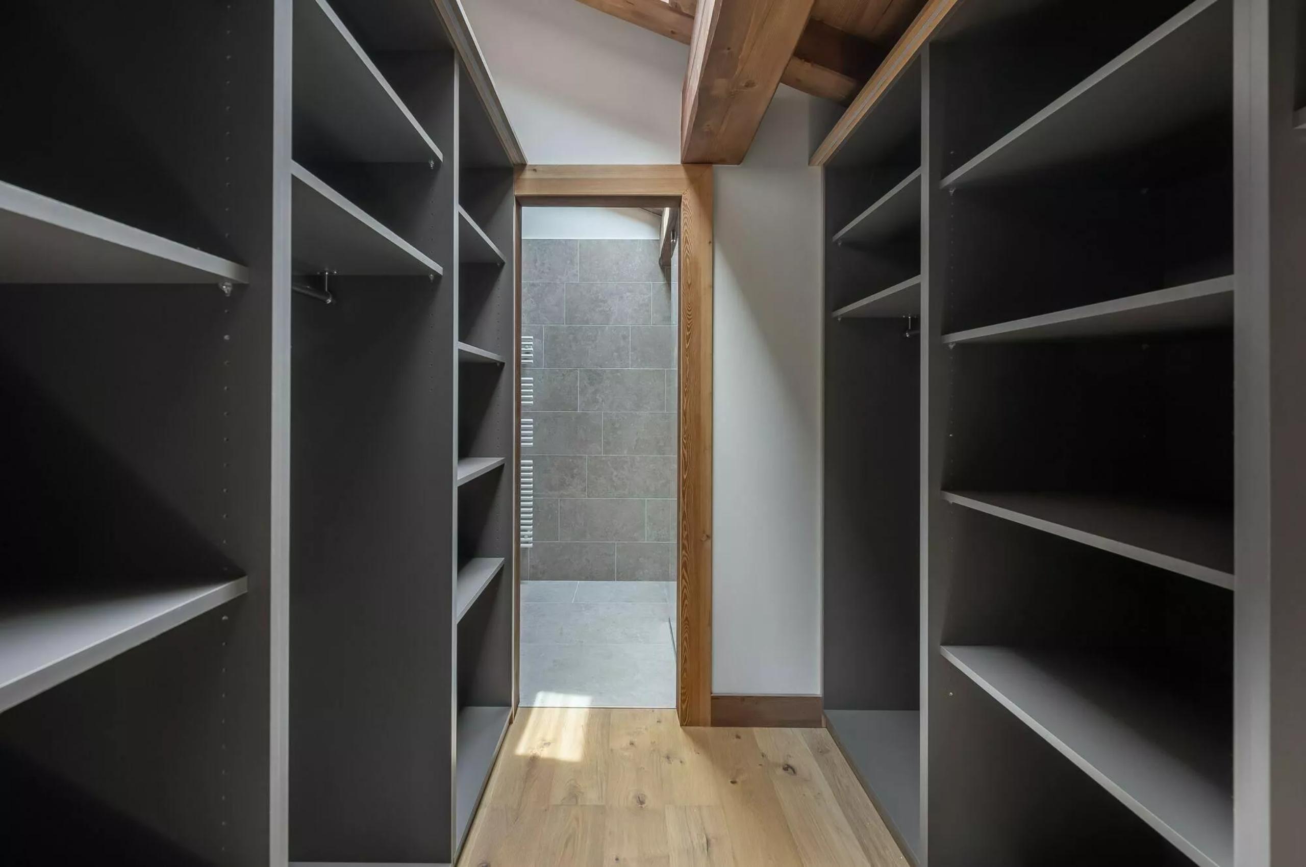 chalet-wynn-wardrobe-dressing-room-luxury-megeve