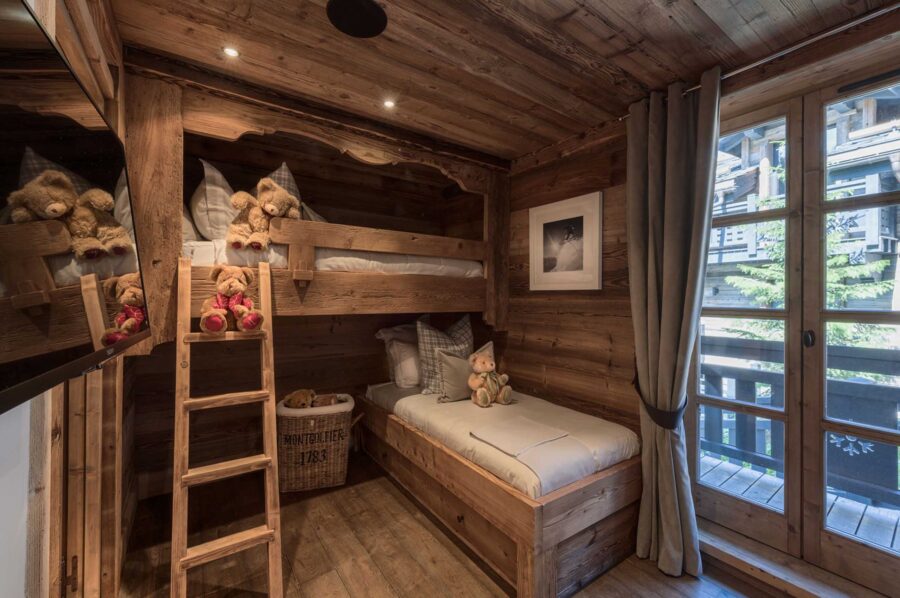 childrensroom-bunkroom-balcony-charming-alpine-design-courchevel1850-luxury-chalet-chateau