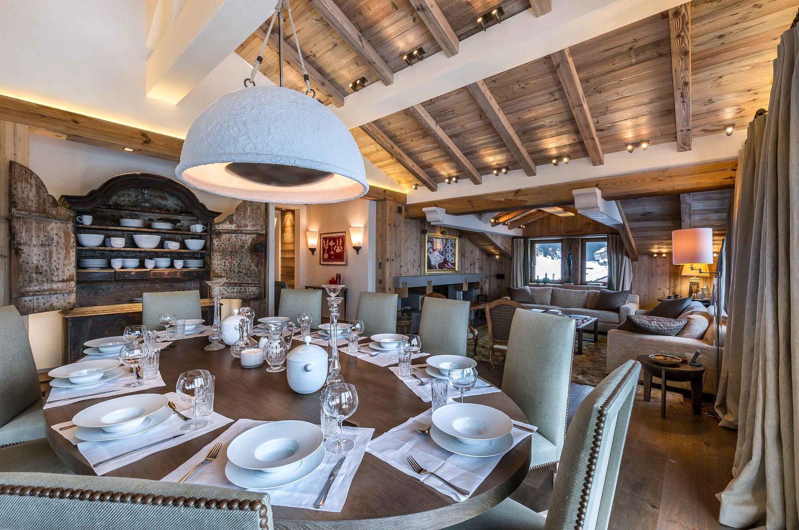 diningroom-elegant-alpine-interior-courchevel1850-luxury-chalet-brielle