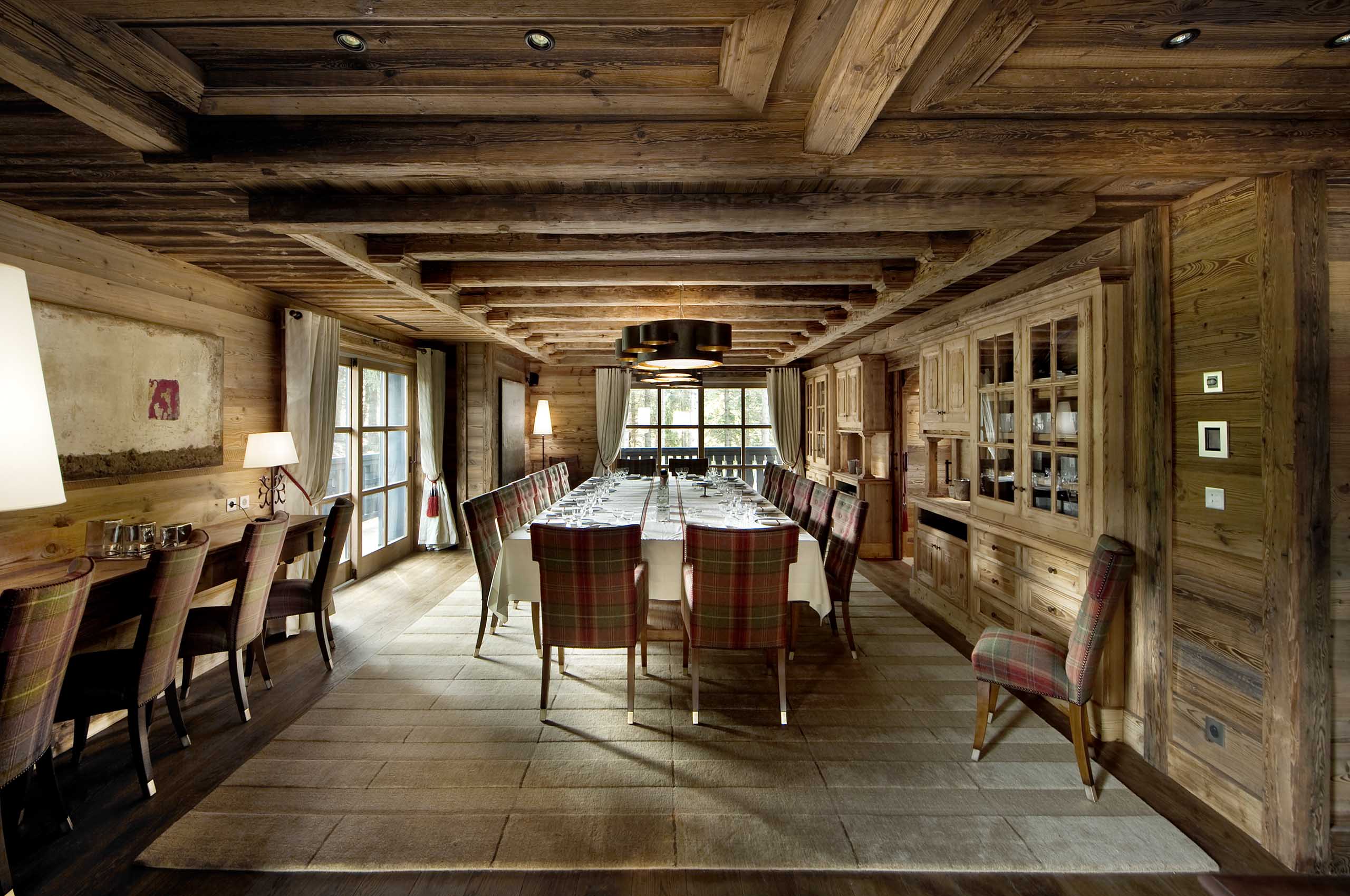 diningroom-elegant-alpine-interior-courchevel1850-luxury-chalet-edel