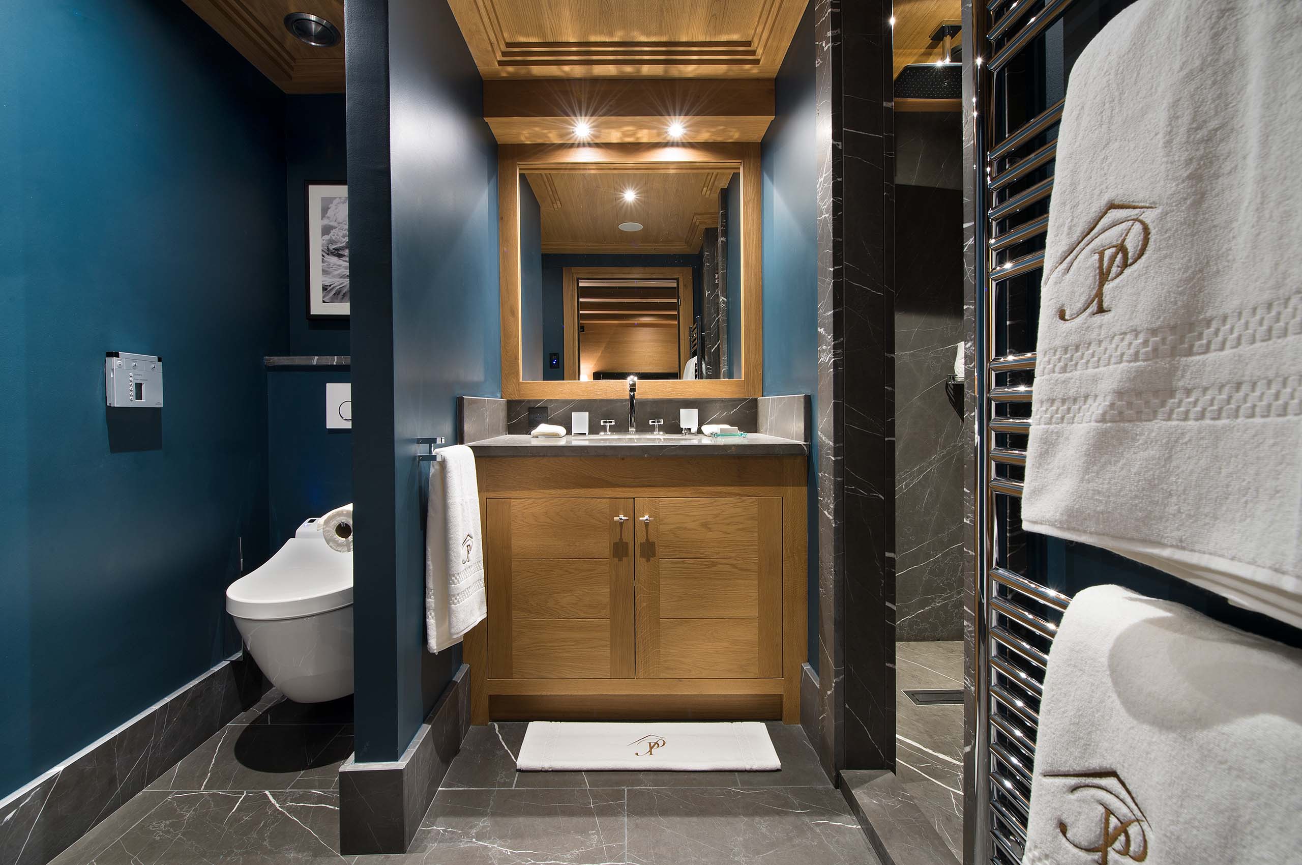 ensuite-bathroom-sleek-modern-design-courchevel1850-luxury-chalet-palais