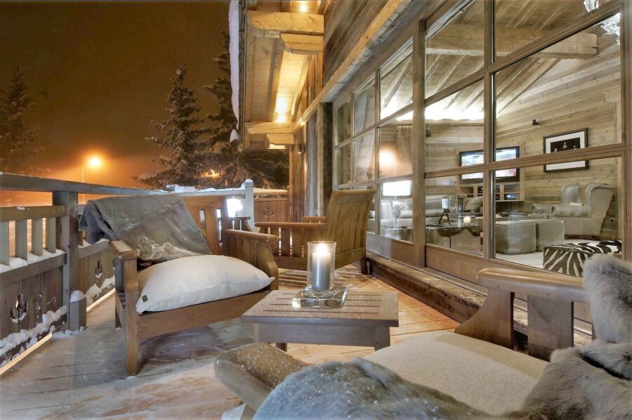 exterior-balcony-night-courchevel1850-luxury-chalet-rochel-05