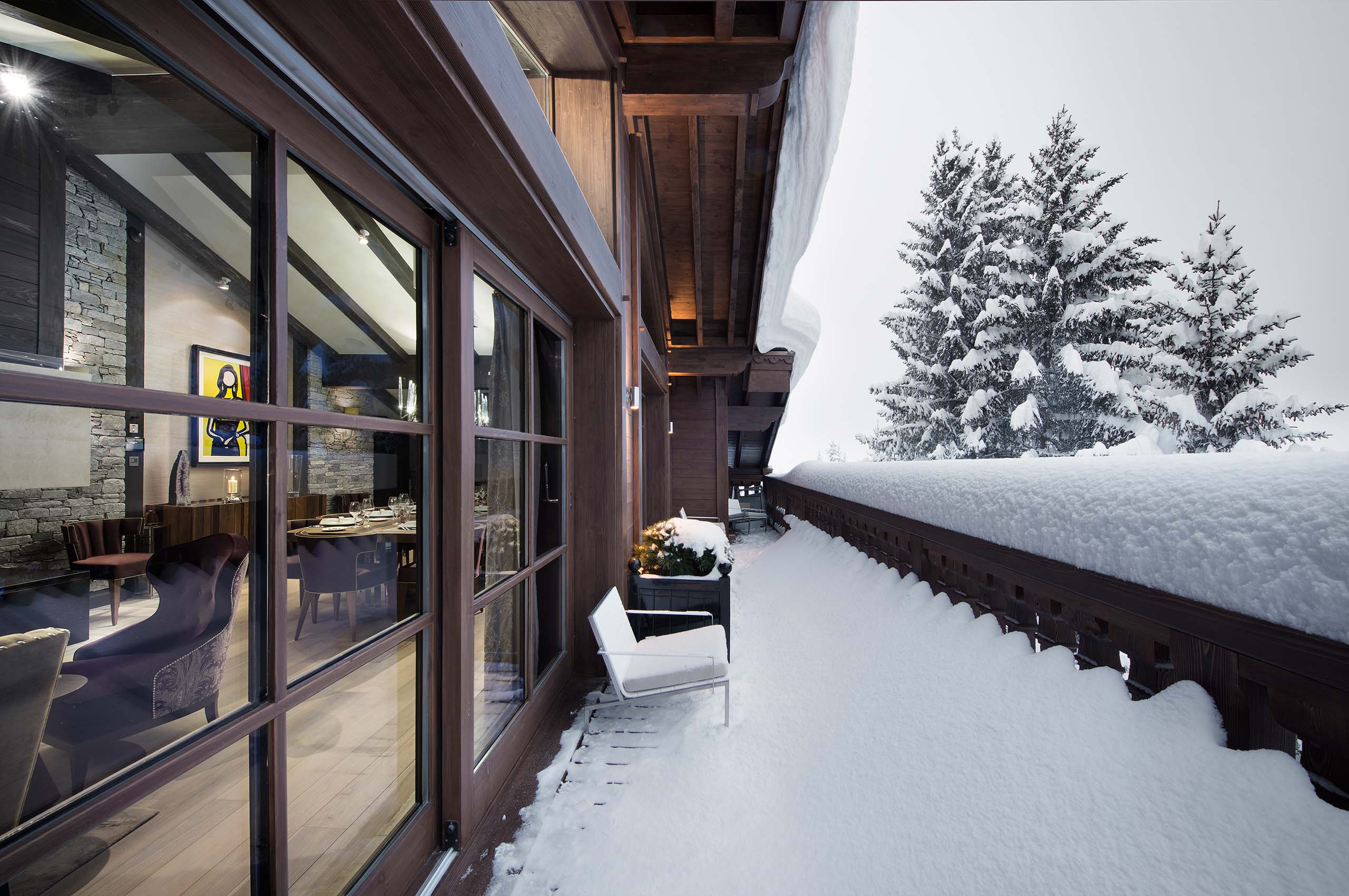 exterior-balcony-terrace-snow-scenicviews-courchevel1850-luxury-chalet-corinne-05