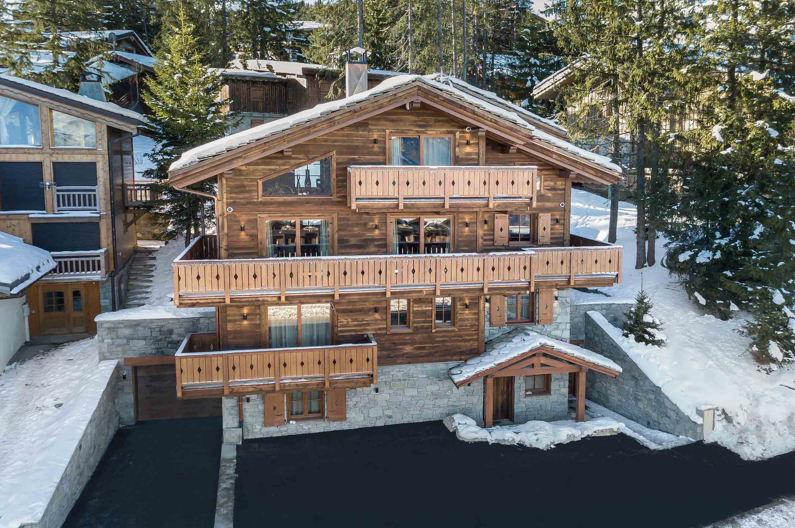 exterior-exclusive-retreat-alps-courchevel1850-luxury-chalet-alexi