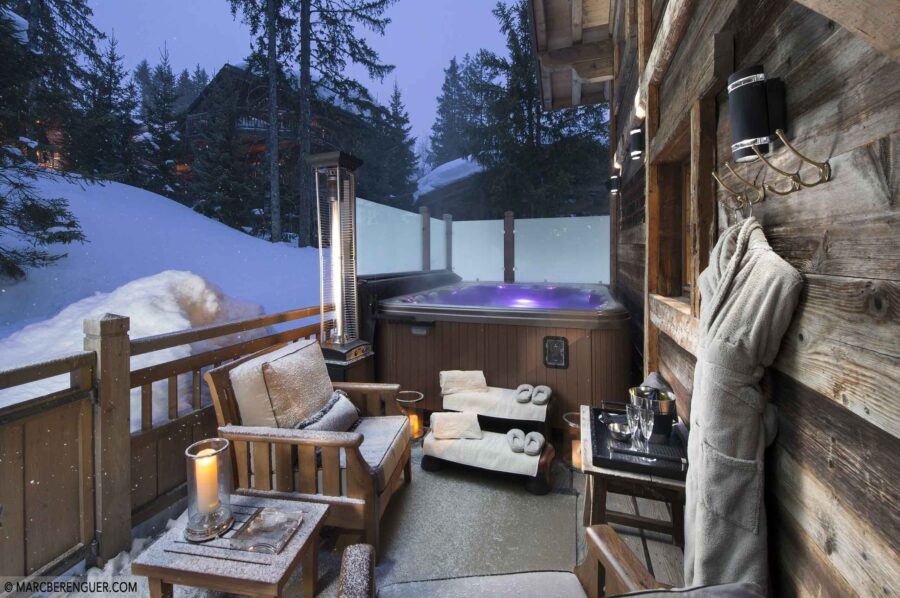 exterior-hottub-terrace-courchevel1850-luxury-chalet-rochel-25