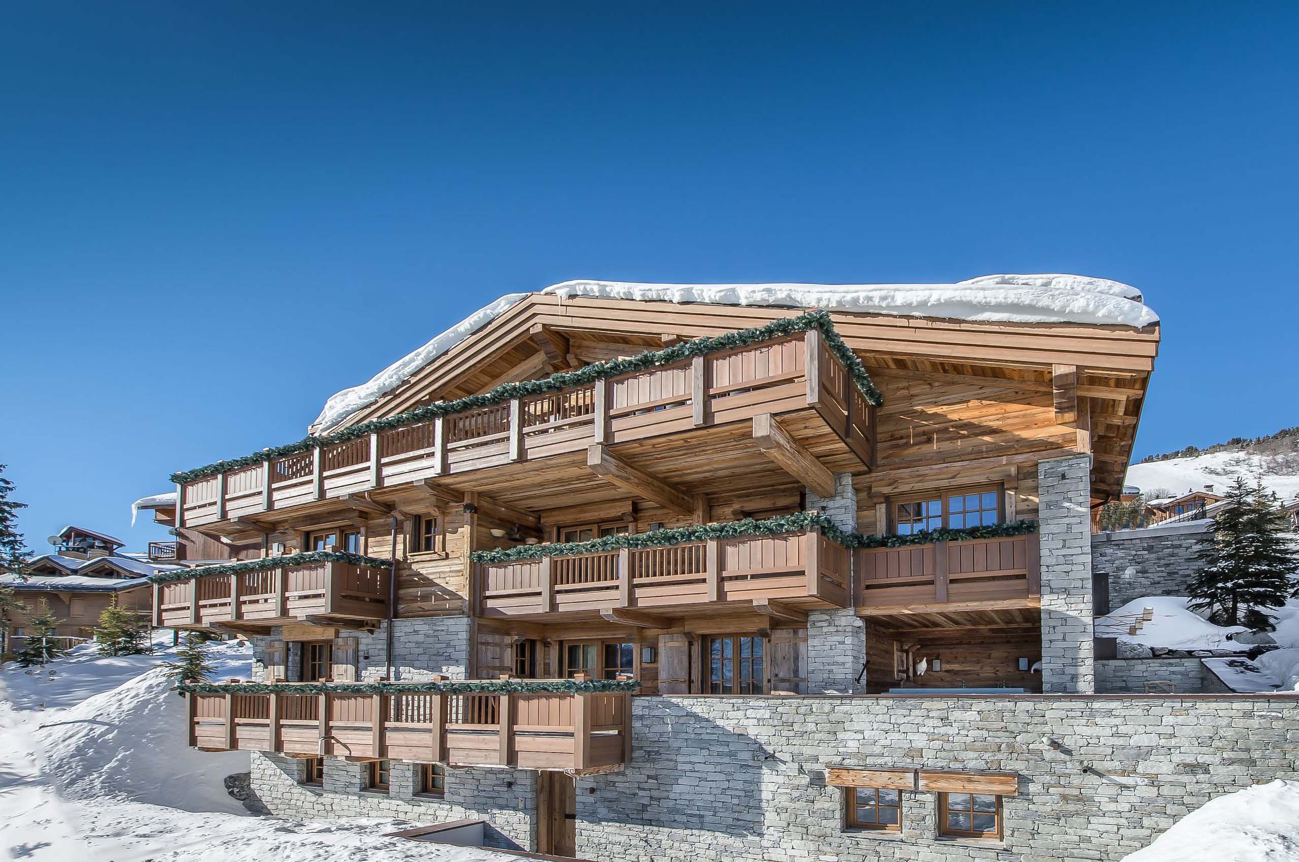 exterior-luxury-rental-retreat-courchevel1850-chalet-Kelly-01