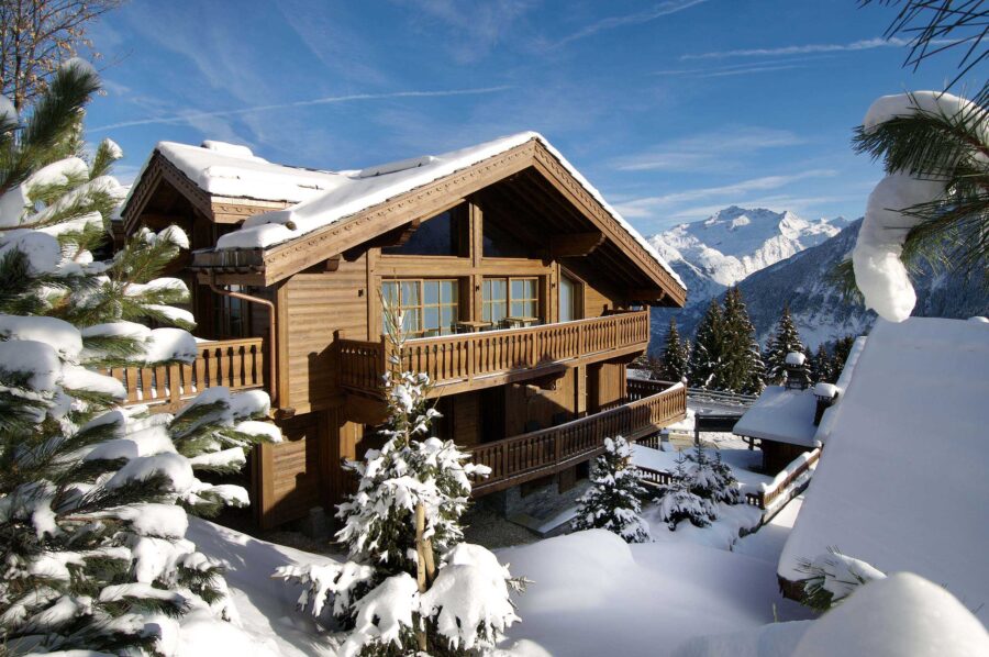 exterior-mountainview-luxury-stylish-retreat-scenicviews-courchevel1850-chalet-blanche-19