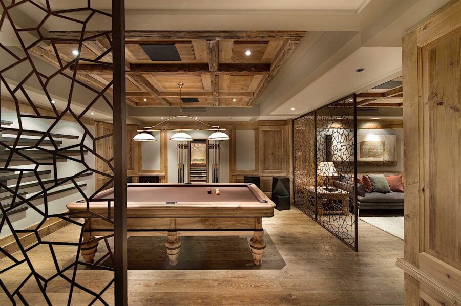gamesroom-snookertable-elegant-modern-interior-courchevel1850-luxury-chalet-edel