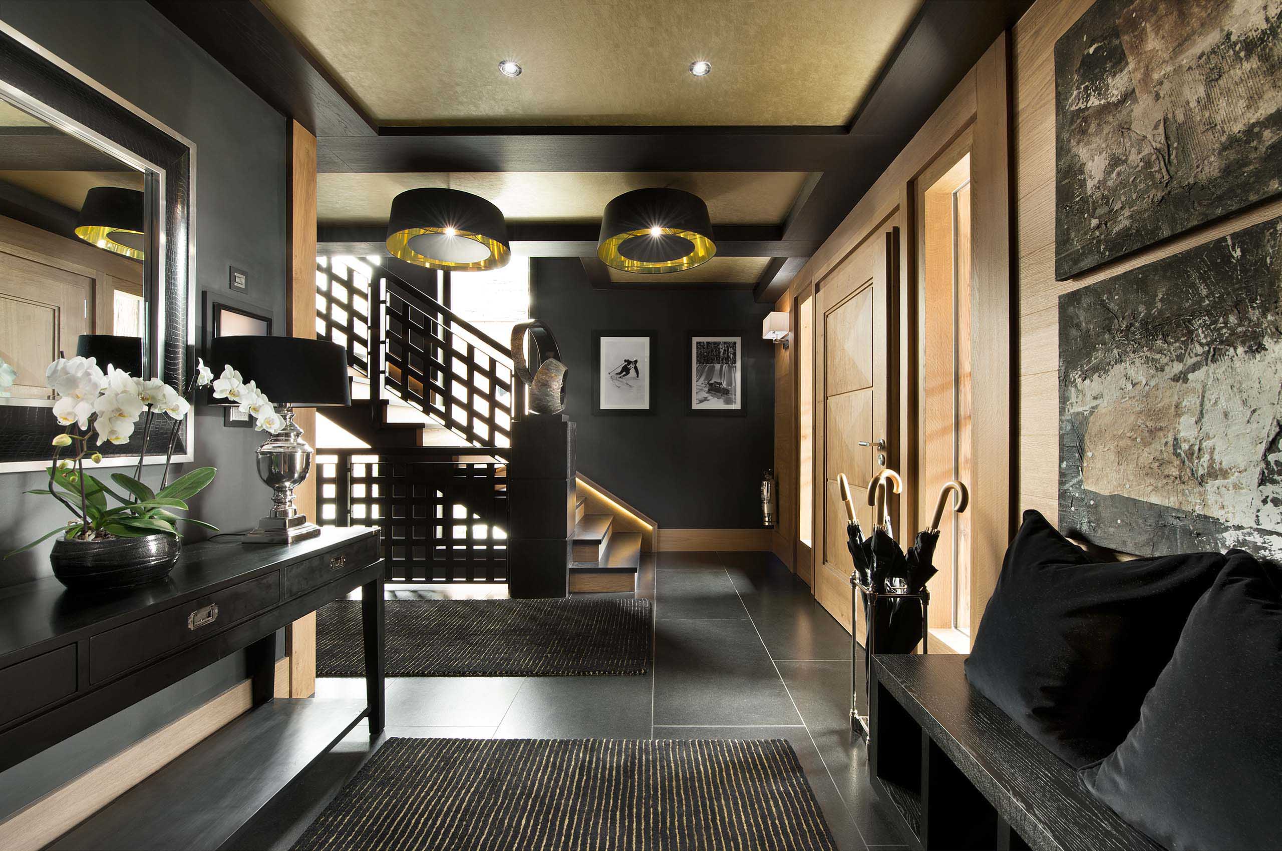 hallway-staircase-elegant-modern-interior-courchevel1850-luxury-chalet-palais