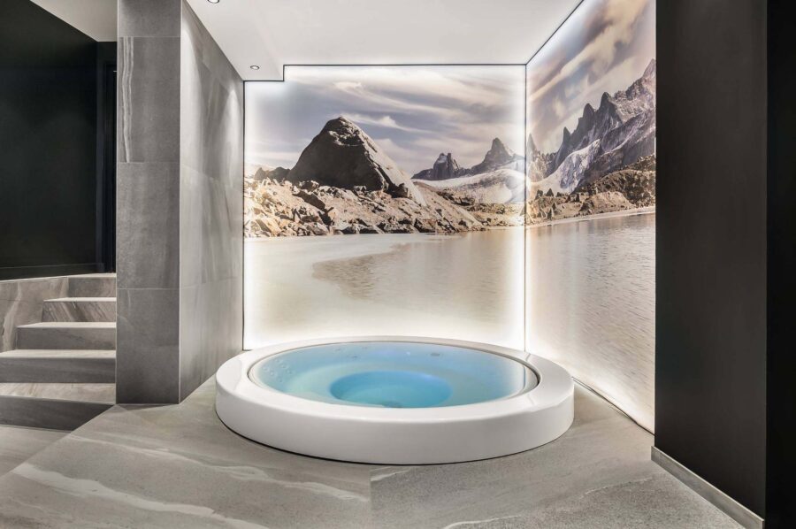 jacuzzi-modern-elegant-private-spa-courchevel1850-luxury-chalet-alexi