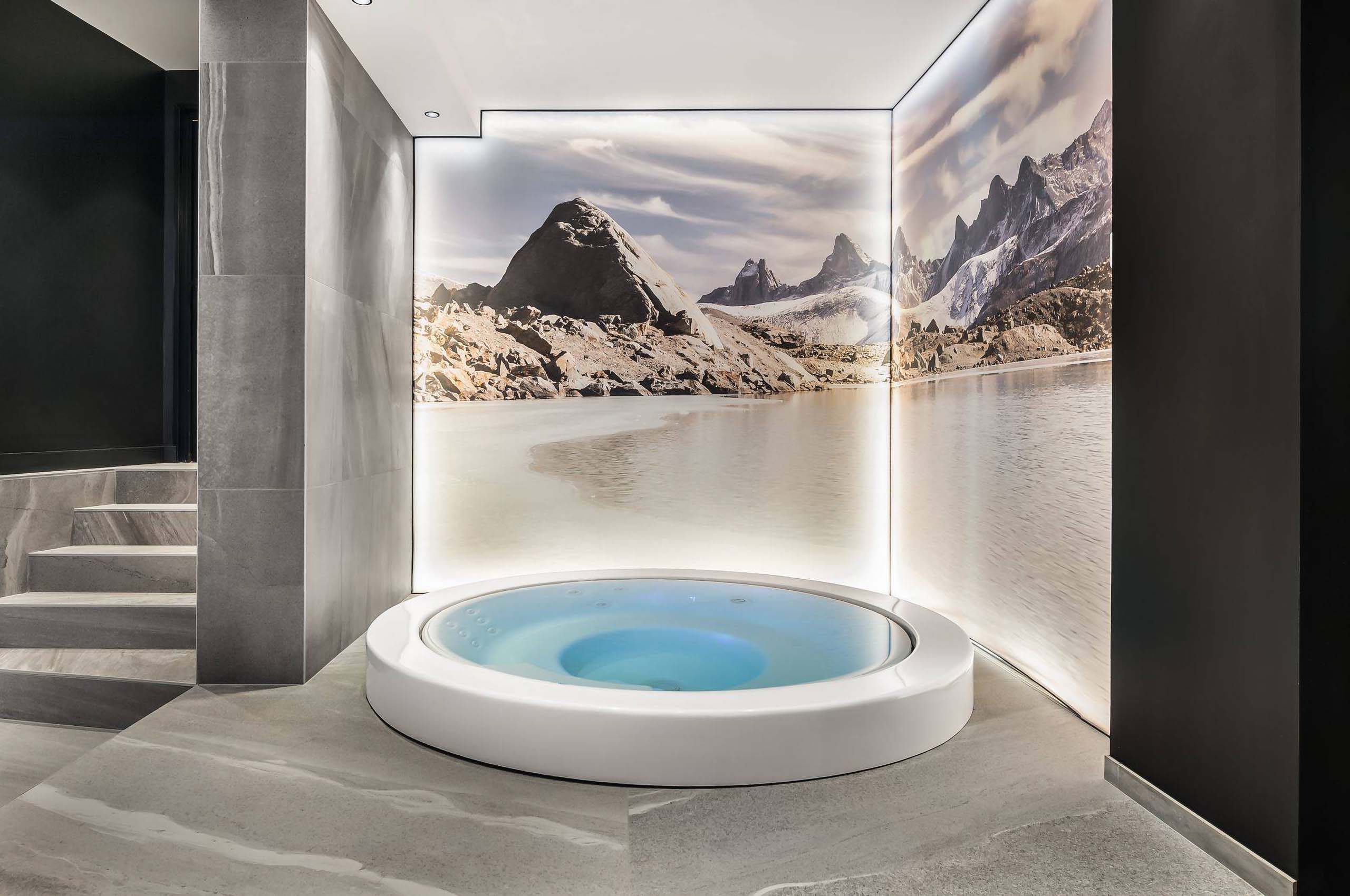 jacuzzi-modern-elegant-private-spa-courchevel1850-luxury-chalet-alexi