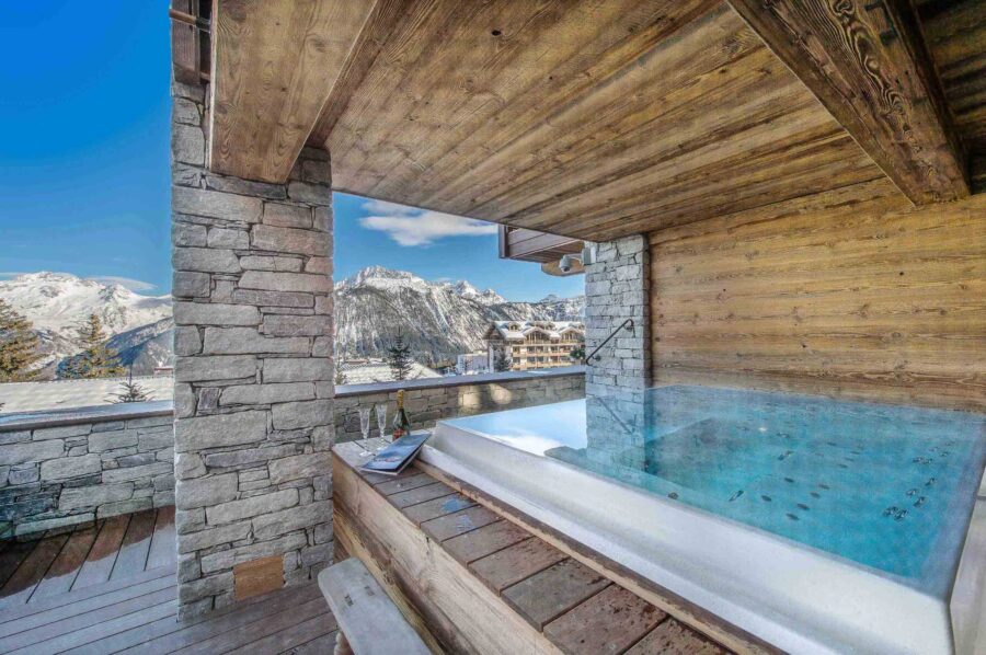 jacuzzi-mountainview-wellness-luxury-retreat-courchevel1850-chalet-Kelly-06