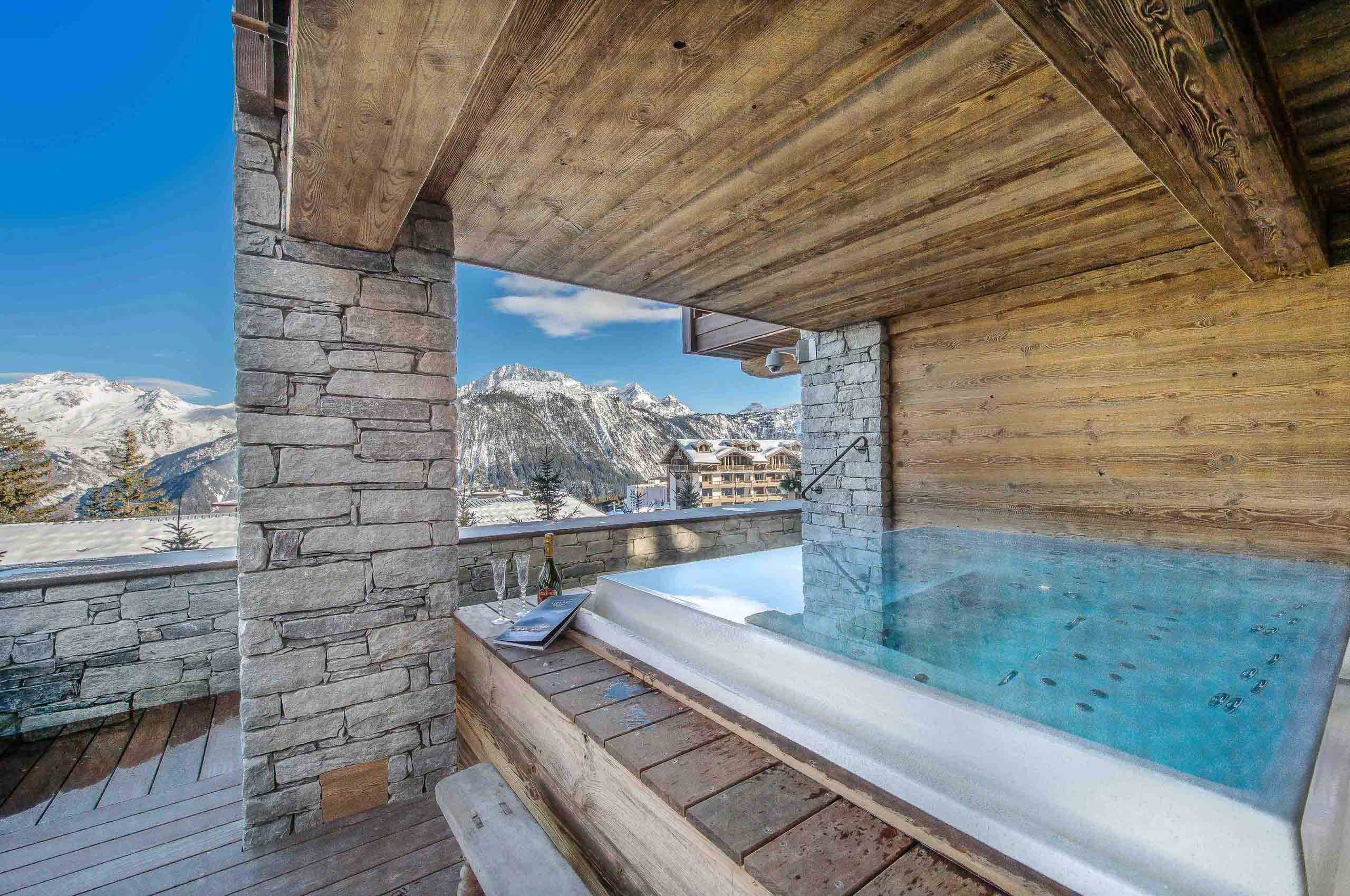 jacuzzi-mountainview-wellness-luxury-retreat-courchevel1850-chalet-Kelly-06