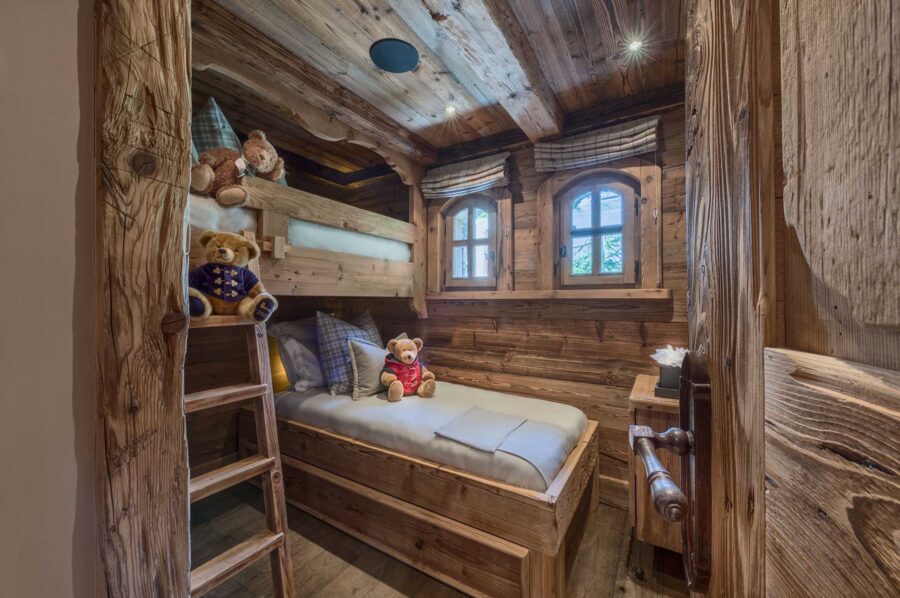 kidsroom-bunkbeds-alpine-charming-rustic-interiordesign-courchevel1850-luxury-chalet-chateau