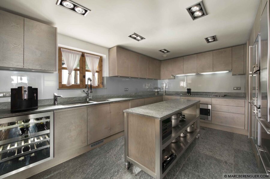 kitchen-modern-sleek-design-courchevel1850-luxury-chalet-rochel-06