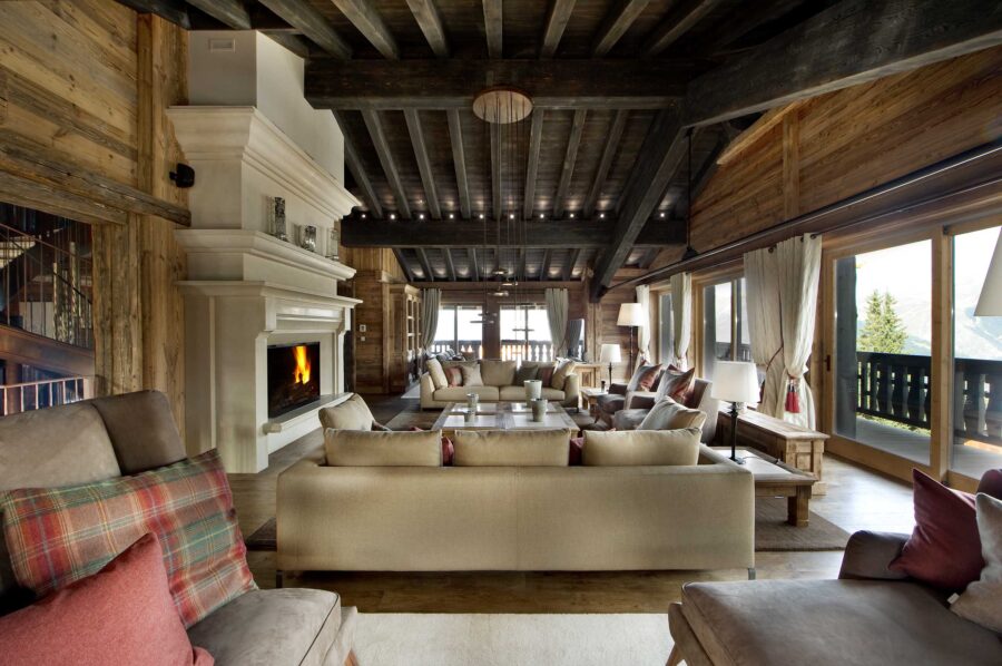livingroom-fireplace-elegant-modern-alpine-interiordesign-courchevel1850-luxury-chalet-edel