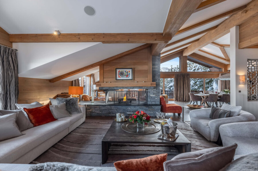 livingroom-fireplace-mountainviews-cosy-interior-modern-alpine-luxury-design-courchevel1850-chalet-blanche