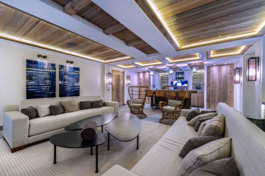 livingroom-openplan-modern-interior-courchevel1850-luxury-chalet-Kelly-16