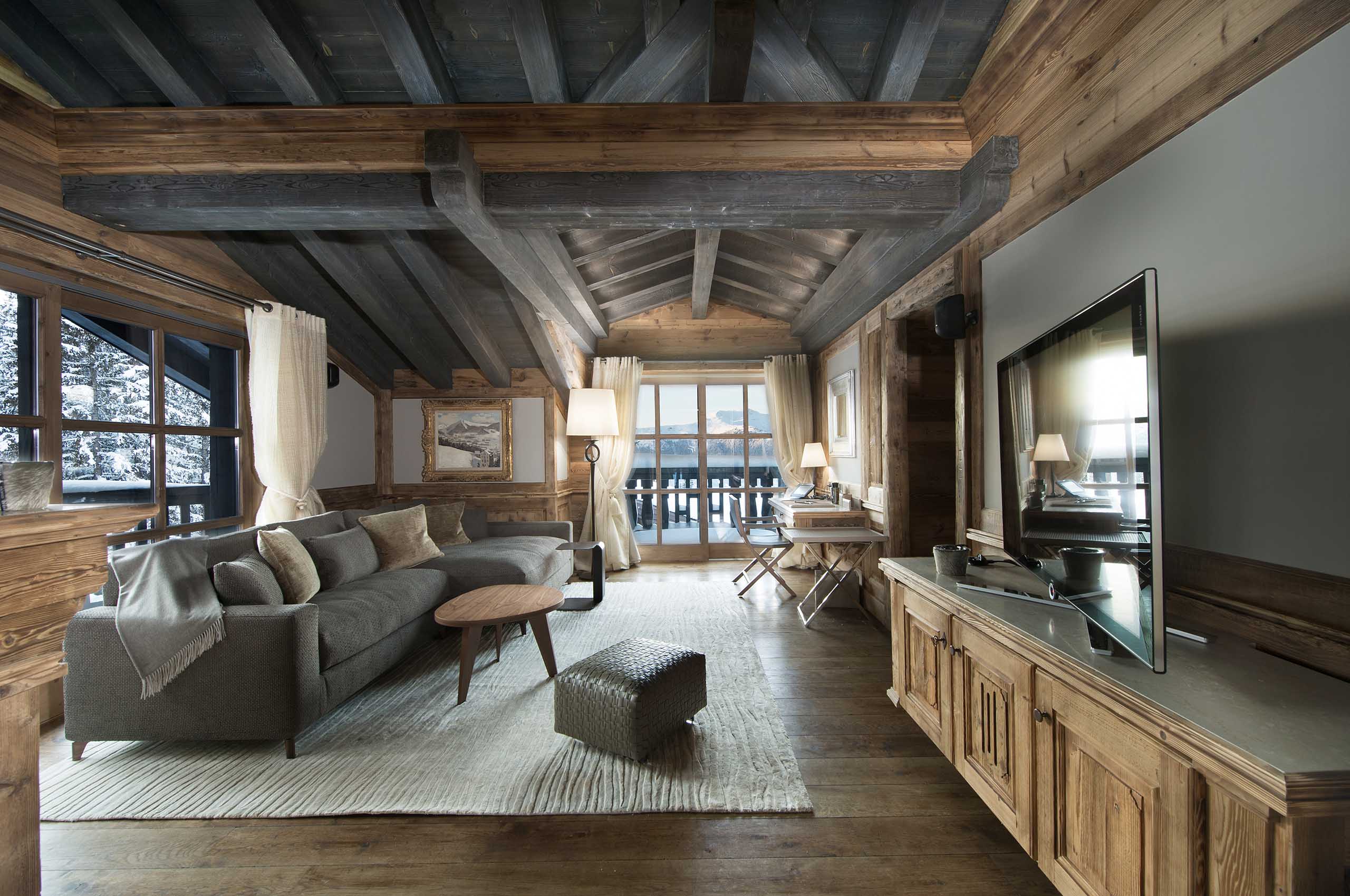 loungearea-office-mountainview-elegant-design-courchevel1850-luxury-chalet-edel